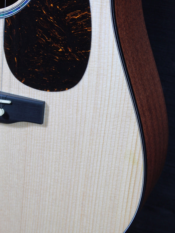 Martin DJr E Solid Wood Junior Series 14-Fret Acoustic-Electric Guitar