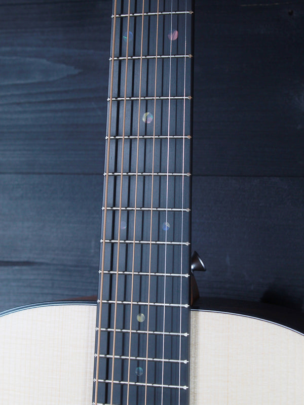 Martin DJr E Solid Wood Junior Series 14-Fret Acoustic-Electric Guitar