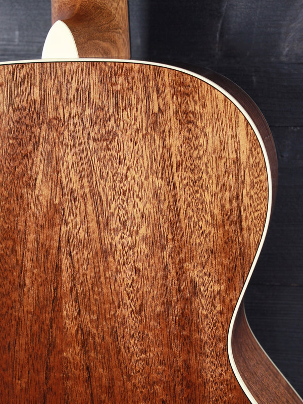 Martin CEO-7 Mahogany / Adirondack 00 Acoustic Guitar