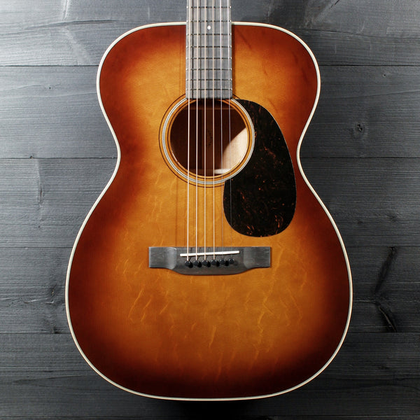Martin Custom Shop 00-18 Style Bearclaw / Ambertone Engelmann Top Acoustic Guitar