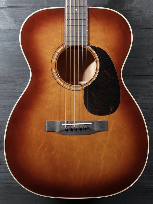 Martin Custom Shop 00-18 Style Bearclaw / Ambertone Engelmann Top Acoustic Guitar