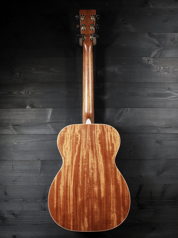 Martin Custom Shop 00-18 Style Bearclaw / Ambertone Engelmann Top Acoustic Guitar