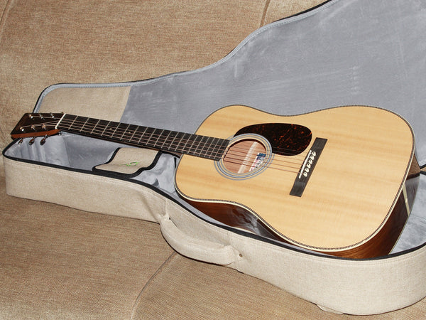 Martin O’ahu HG-28 sloped-shoulder acoustic guitar body deluxe soft case