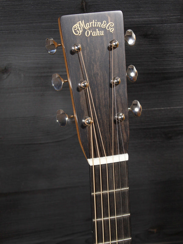 Martin O’ahu HG-28 sloped-shoulder acoustic guitar body headstock and tuners