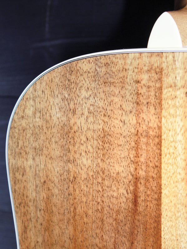 Martin O’ahu HG-28 solid Hawaiian koa back texture