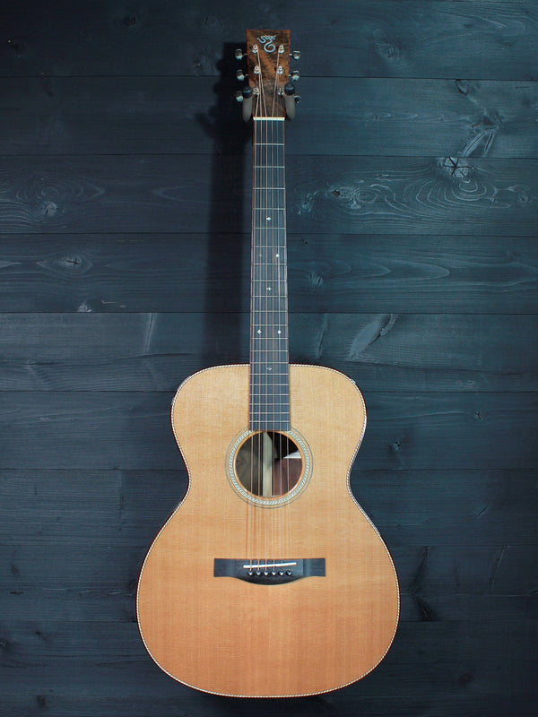 Santa Cruz Guitar Custom OM Walnut / Cedar Acoustic