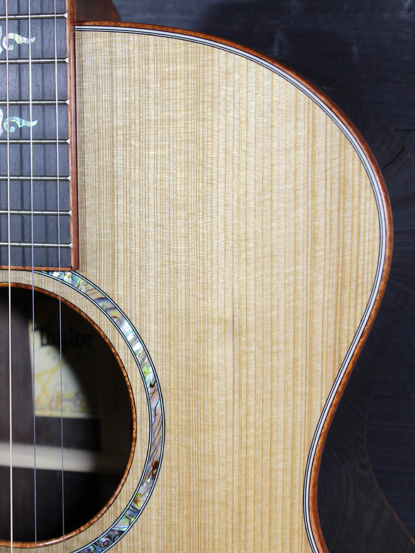 Taylor Custom Grand Auditorium – AAA Brazilian Rosewood & Sinker Cypress