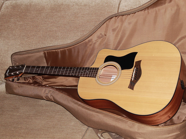 Taylor 110ce acoustic-electric guitar deluxe structured soft case