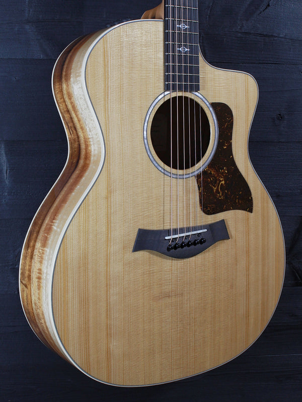 Grand Auditorium Taylor 214ce-K Deluxe acoustic guitar