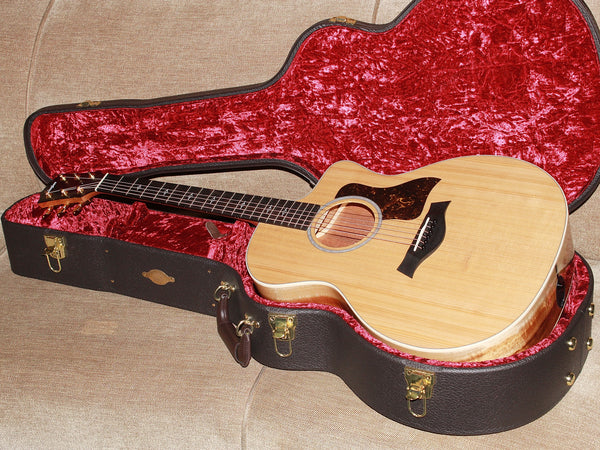 Taylor 214ce-K Deluxe with deluxe hardshell case
