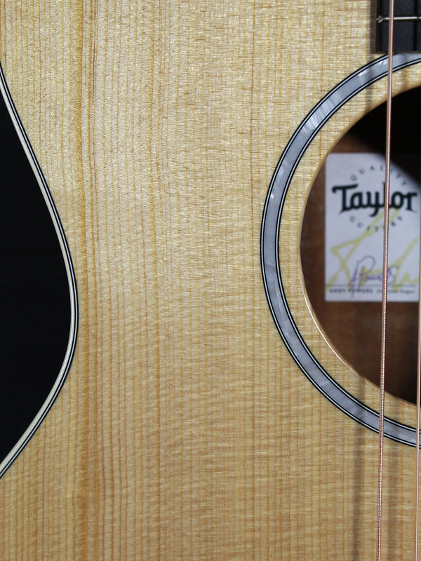 Solid torrefied spruce top on Taylor 214ce-K Deluxe