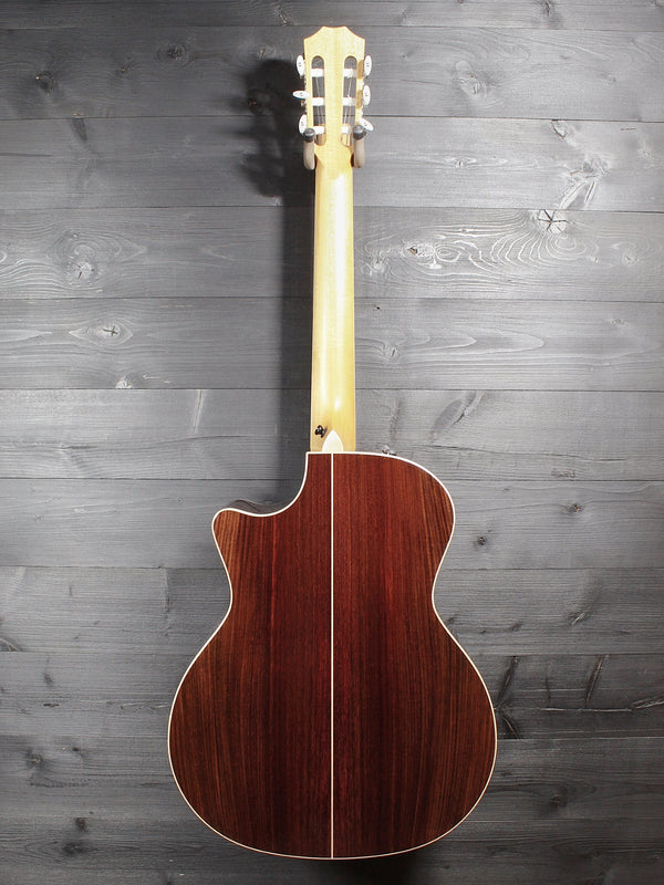 Taylor 814ce-N Nylon String – Western Red Cedar Top / Rosewood Acoustic-Electric Guitar