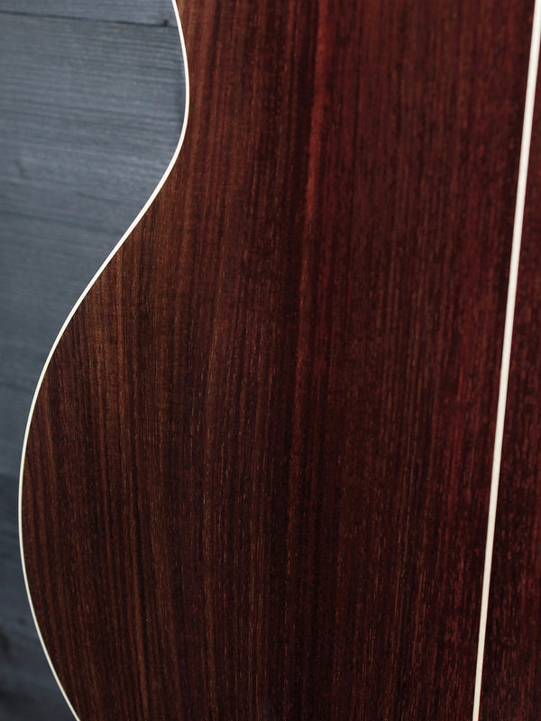 Taylor 814ce-N Nylon String – Western Red Cedar Top / Rosewood Acoustic-Electric Guitar