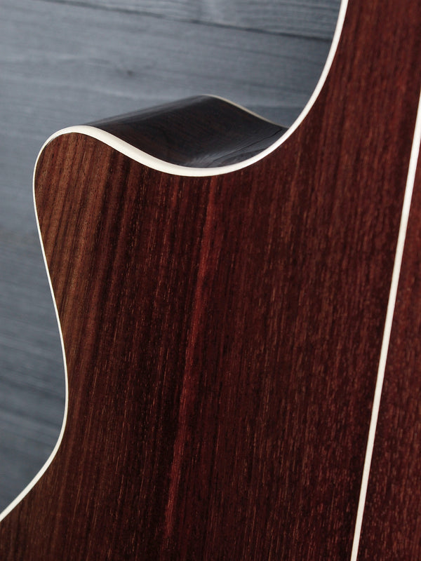 Taylor 814ce-N Nylon String – Western Red Cedar Top / Rosewood Acoustic-Electric Guitar