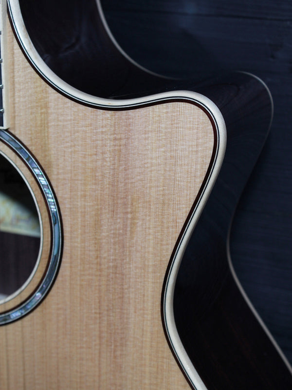 Taylor 814ce-N Nylon String – Western Red Cedar Top / Rosewood Acoustic-Electric Guitar