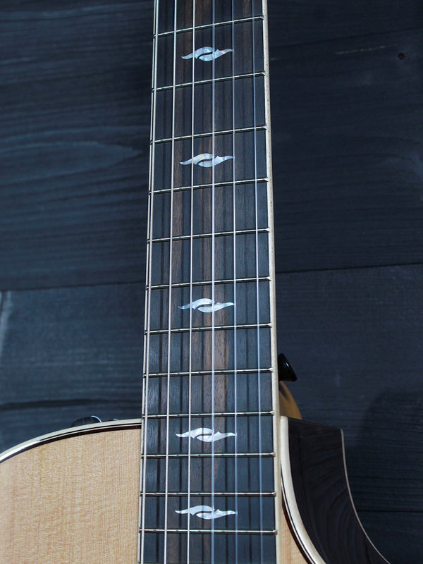Taylor 814ce-N Nylon String – Western Red Cedar Top / Rosewood Acoustic-Electric Guitar