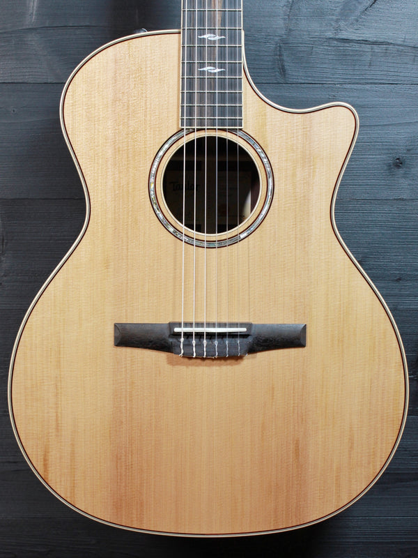 Taylor 814ce-N Nylon String – Western Red Cedar Top / Rosewood Acoustic-Electric Guitar