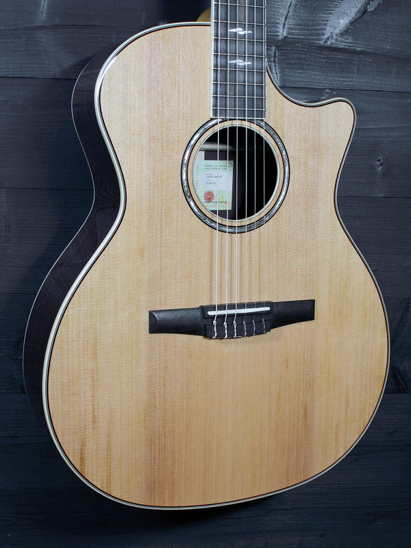 Taylor 814ce-N Nylon String – Western Red Cedar Top / Rosewood Acoustic-Electric Guitar