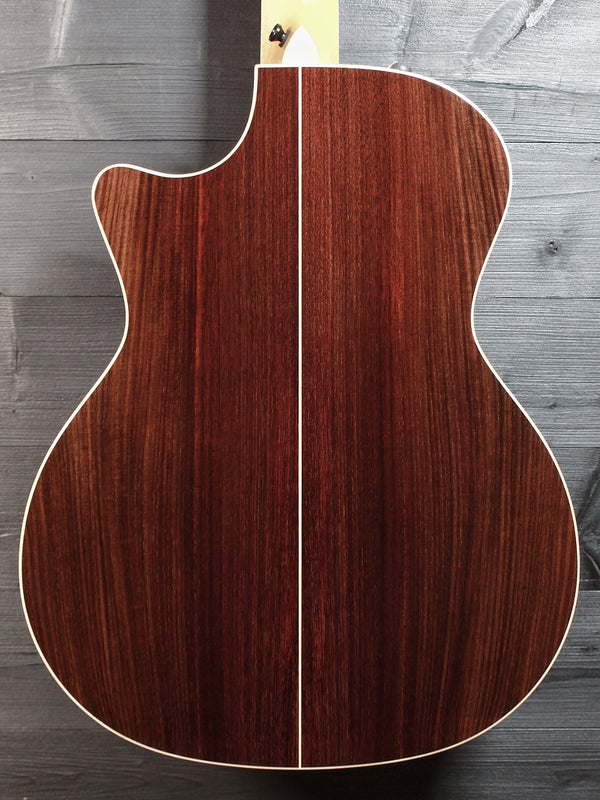 Taylor 814ce-N Nylon String – Western Red Cedar Top / Rosewood Acoustic-Electric Guitar