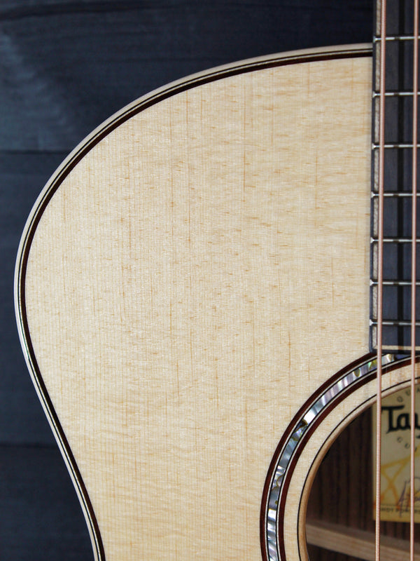 Taylor 814ce Next Generation Sitka Spruce top upper bout