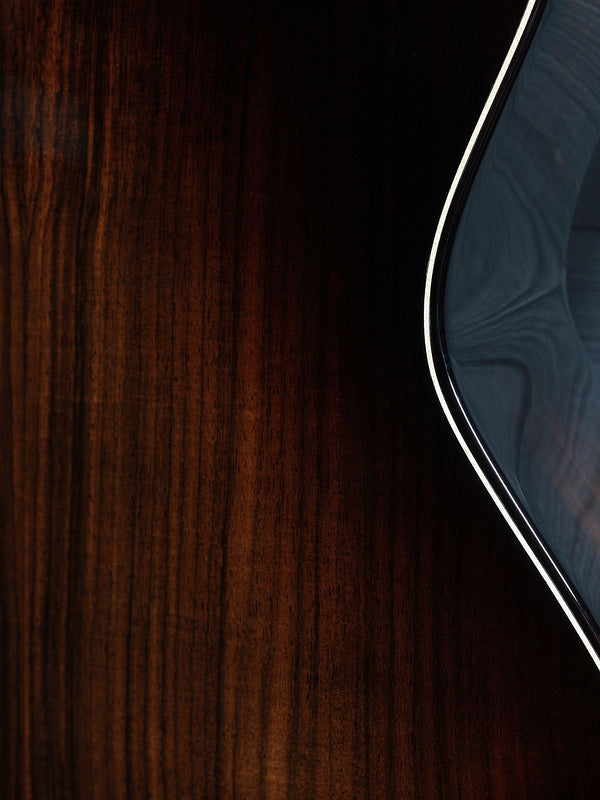 Taylor Builder’s Edition 814ce Next Generation acoustic guitar Rosewood wood grain