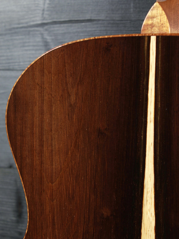 Taylor Custom Grand Auditorium – AAA Brazilian Rosewood & Sinker Cypress