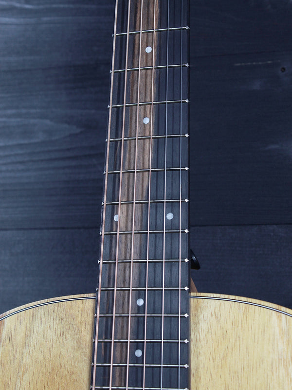Taylor GS Mini-e Koa ebony fingerboard close-up