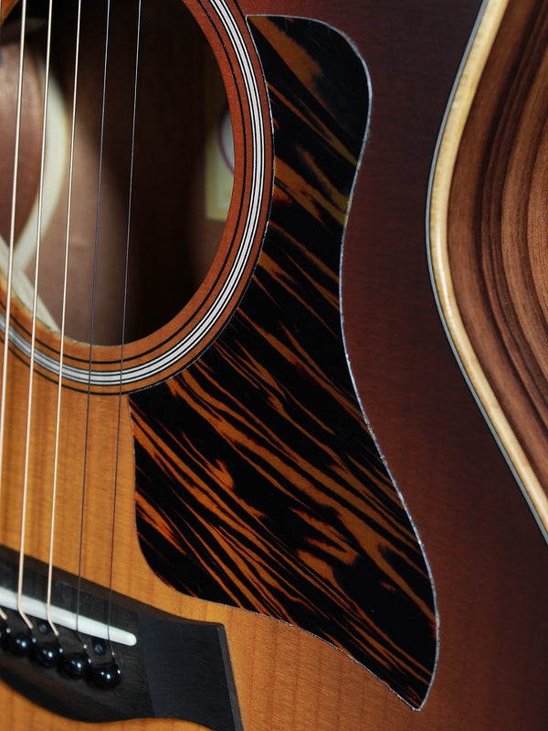 Taylor GS Mini-e SB acoustic-electric guitar with Sunburst finish Firestripe pickguard 