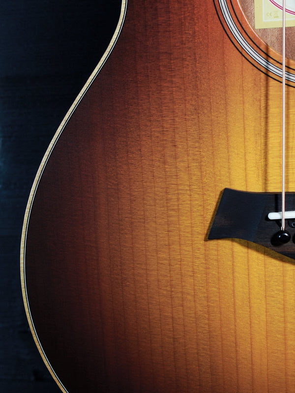Taylor GS Mini-e SB acoustic-electric guitar with Sunburst finish Spruce top ood grain