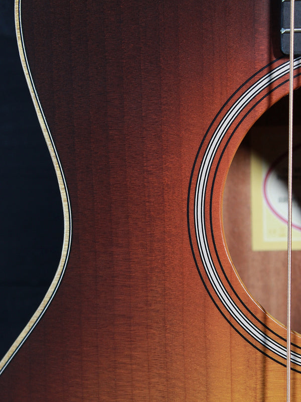 Taylor GS Mini-e SB acoustic-electric guitar with Sunburst finish Top rosette and soundhole