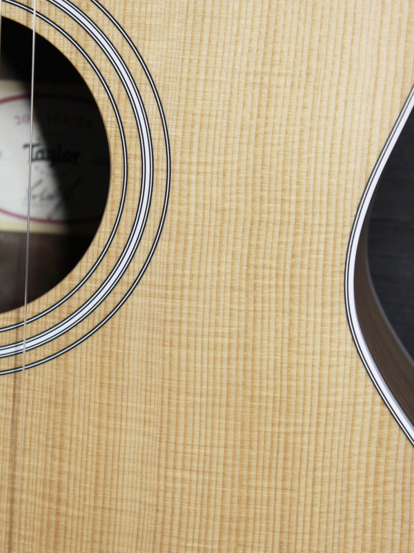 Taylor 214ce-N - Nylon String Walnut Grand Auditorium Acoustic / Electric Guitar