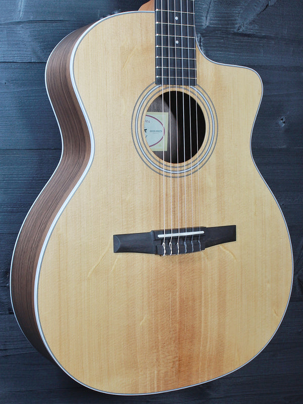Taylor 214ce-N - Nylon String Walnut Grand Auditorium Acoustic / Electric Guitar