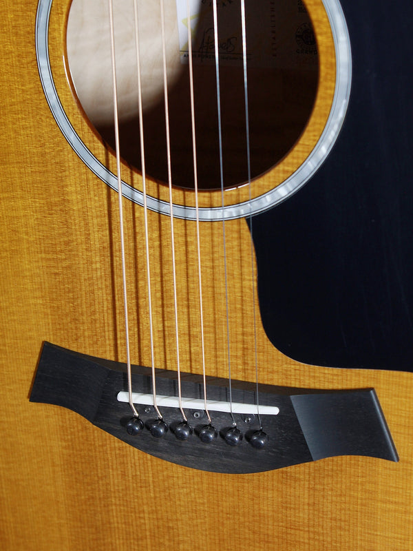 Taylor 217e Plus Special Edition Honeyburst Maple / Torrified Spruce Grand Pacific