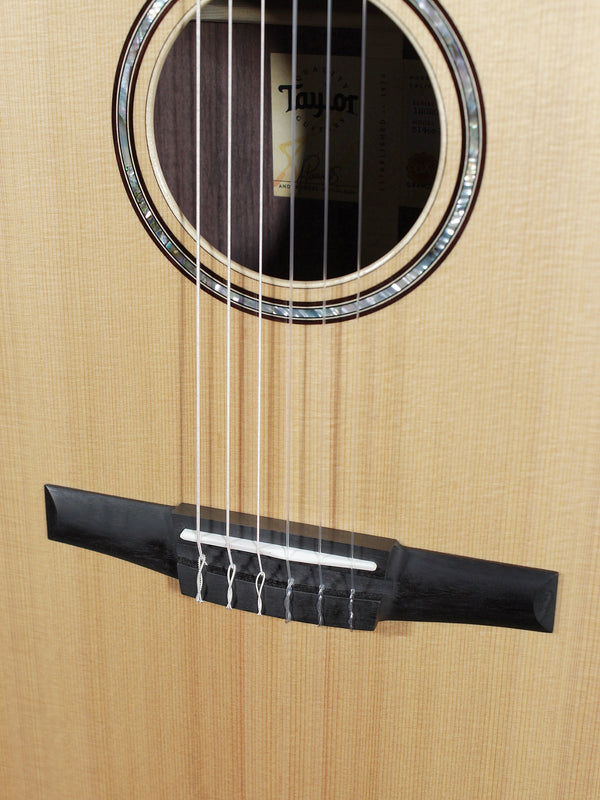 Taylor 814ce-N Nylon String Western Red Cedar Top Acoustic-Electric Guitar