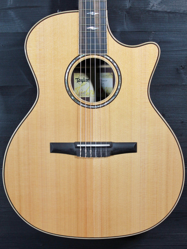 Taylor 814ce-N Nylon String Western Red Cedar Top Acoustic-Electric Guitar