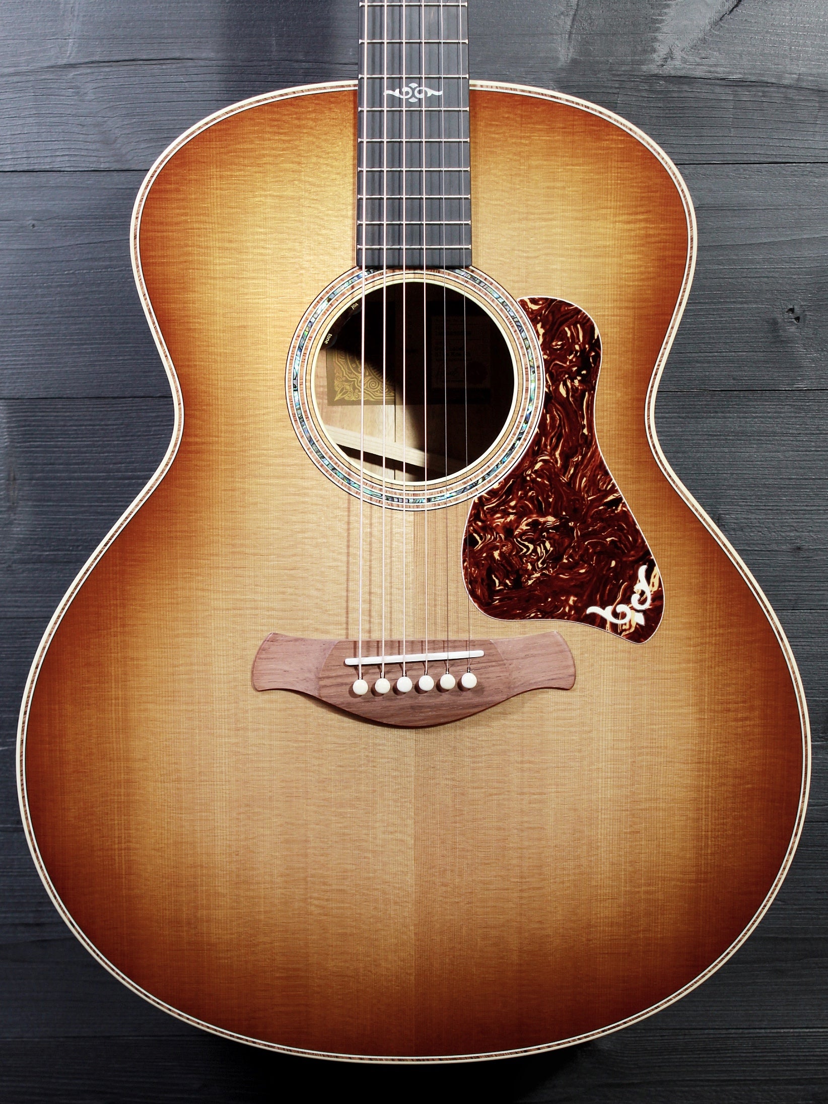 Taylor Guitars – Tobias Music