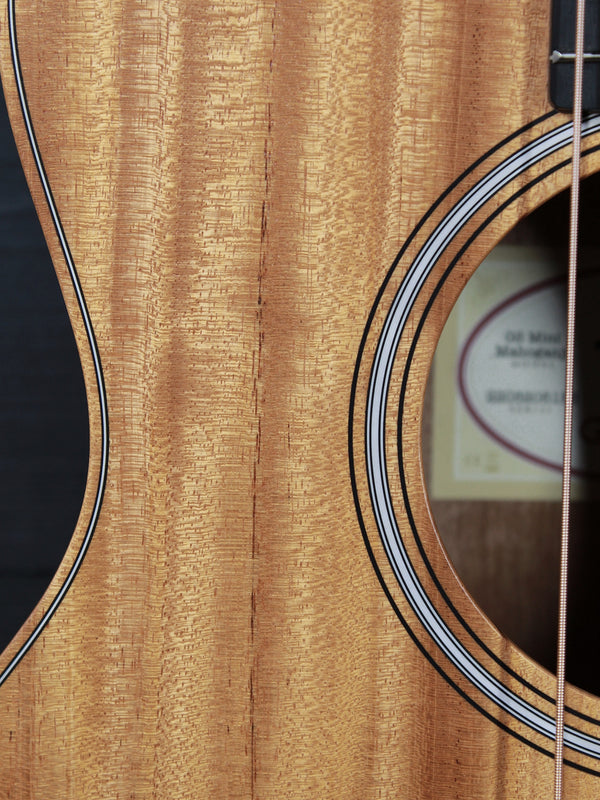 Taylor GS Mini M Mahogany Acoustic Guitar w/ Deluxe Soft Case