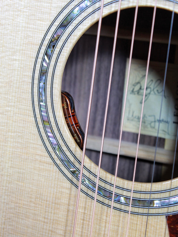 Taylor Legacy Collection 815e Rosewood Jumbo Acoustic-Electric Guitar